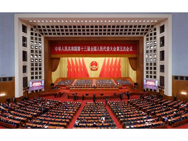 【聚焦兩會】李克強(qiáng)總理在政府工作報告中提出：持續(xù)改善生態(tài)環(huán)境，推動綠色低碳發(fā)展